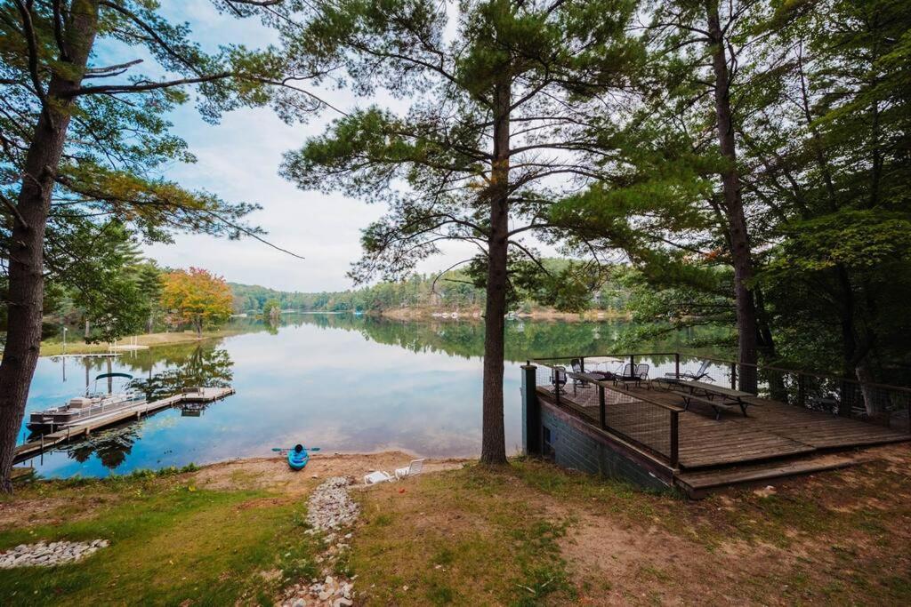 Cozy Cottage On Arbutus Lake Traverse City Bagian luar foto