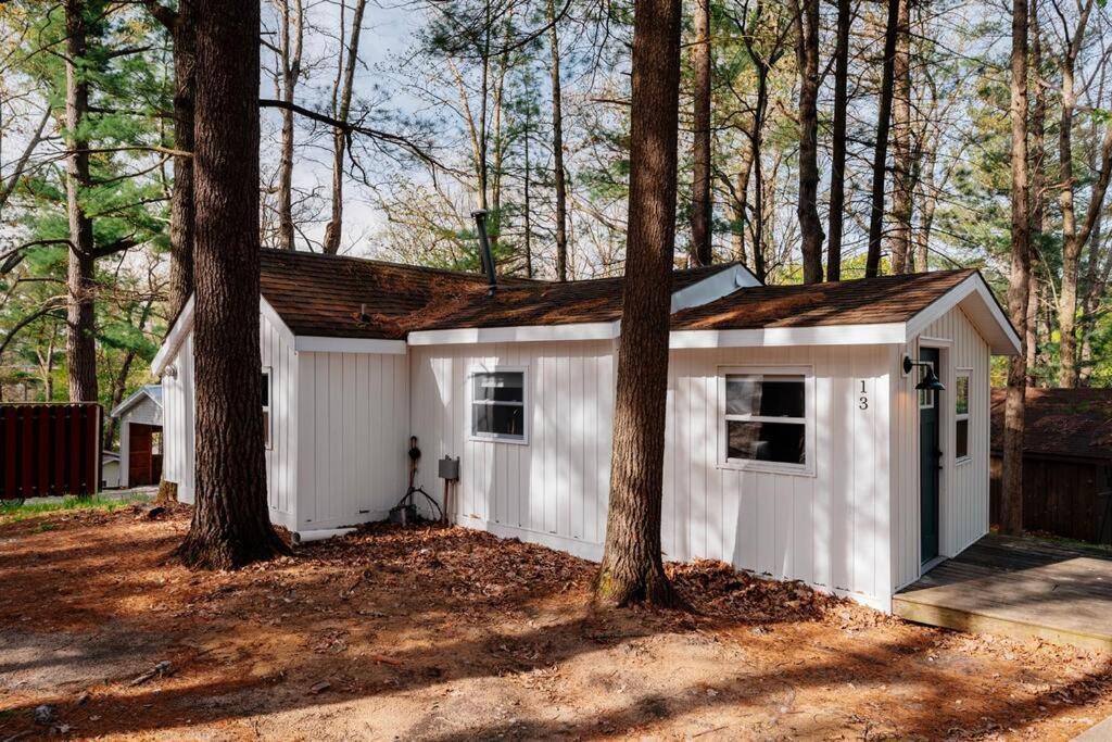 Cozy Cottage On Arbutus Lake Traverse City Bagian luar foto