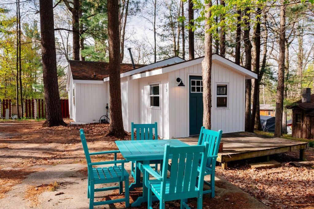 Cozy Cottage On Arbutus Lake Traverse City Bagian luar foto