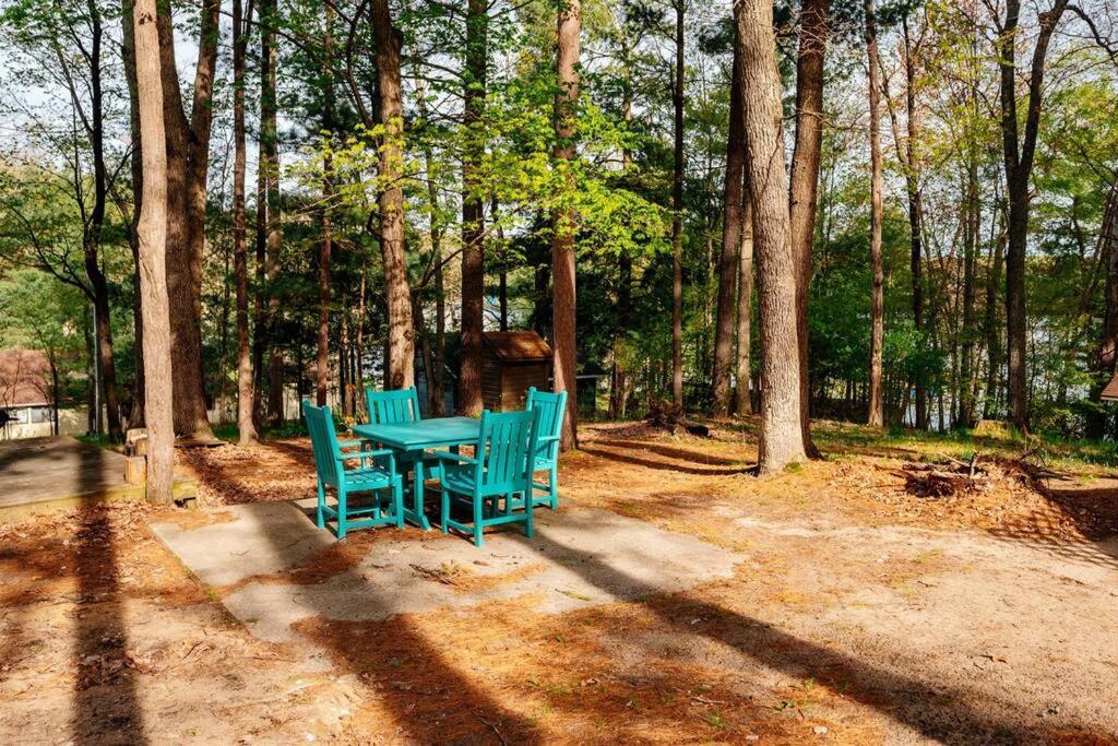 Cozy Cottage On Arbutus Lake Traverse City Bagian luar foto