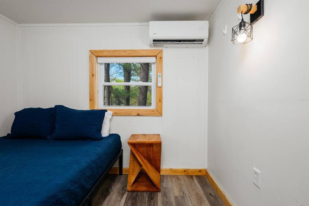 Cozy Cottage On Arbutus Lake Traverse City Bagian luar foto